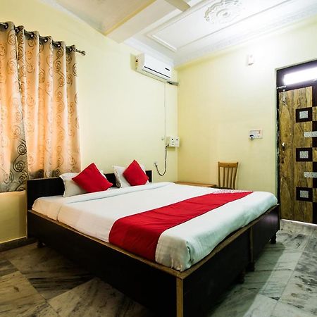 Oyo 24087 Viraj Hotel Danapur Buitenkant foto