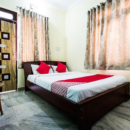 Oyo 24087 Viraj Hotel Danapur Buitenkant foto
