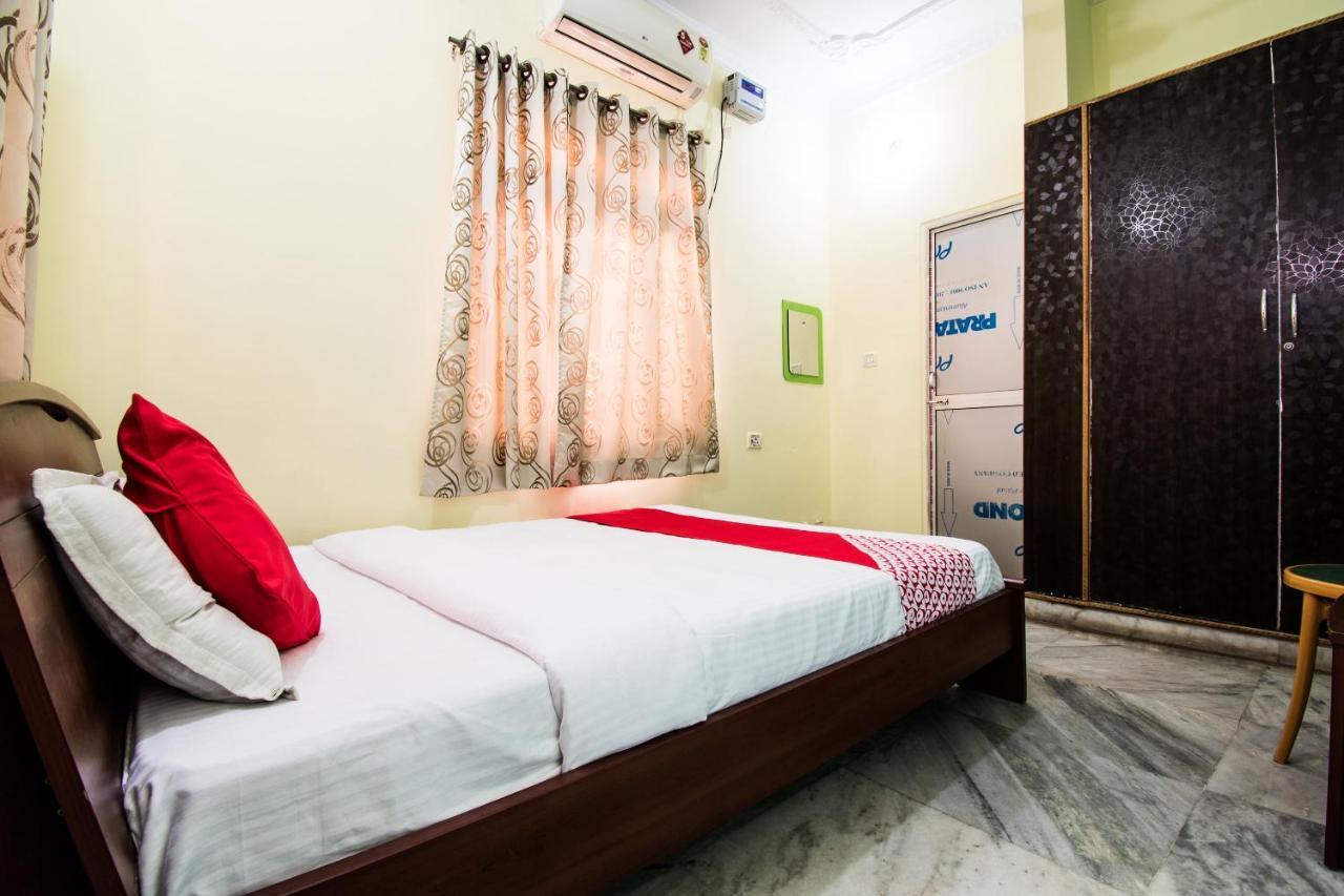 Oyo 24087 Viraj Hotel Danapur Buitenkant foto