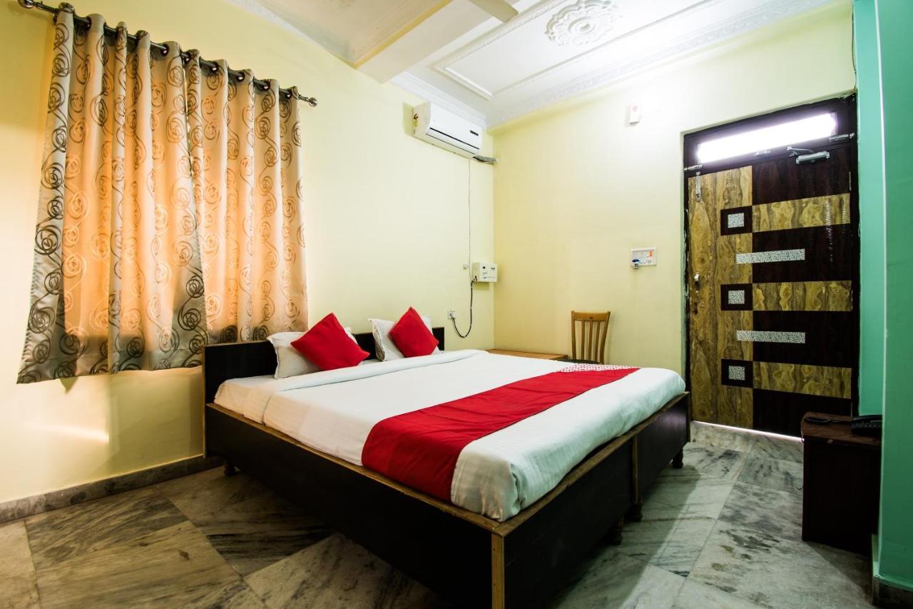Oyo 24087 Viraj Hotel Danapur Buitenkant foto