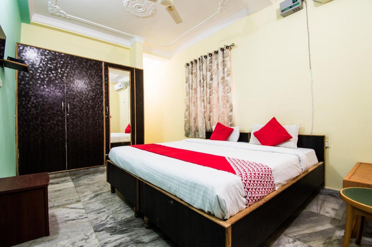 Oyo 24087 Viraj Hotel Danapur Buitenkant foto