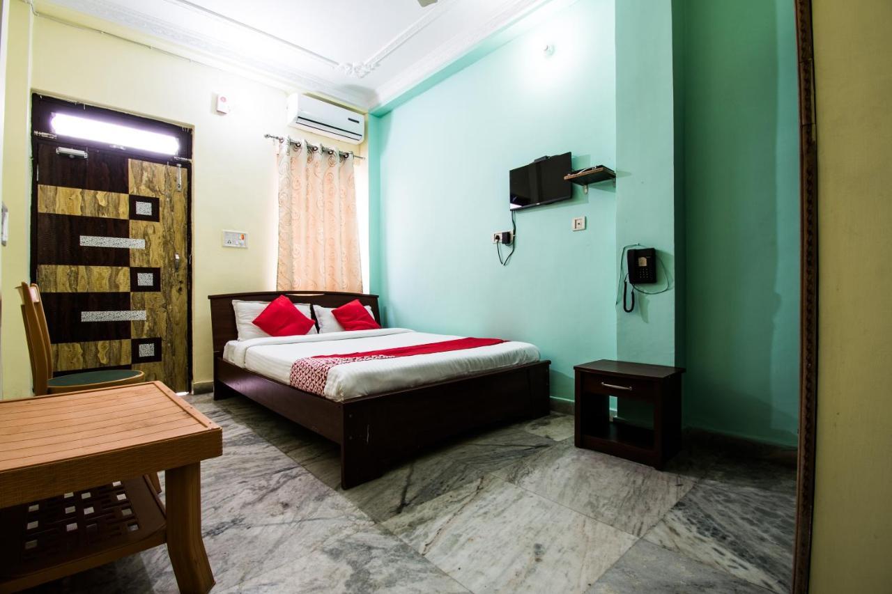 Oyo 24087 Viraj Hotel Danapur Buitenkant foto
