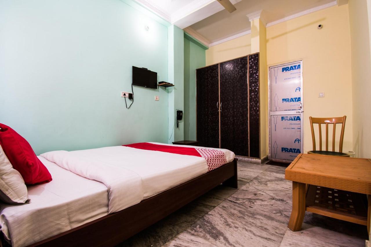 Oyo 24087 Viraj Hotel Danapur Buitenkant foto