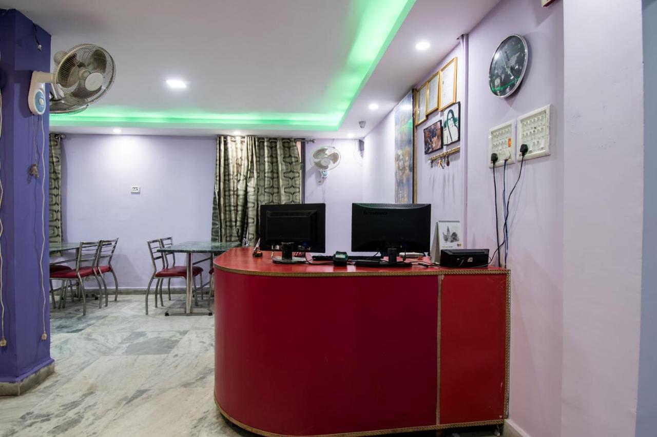 Oyo 24087 Viraj Hotel Danapur Buitenkant foto