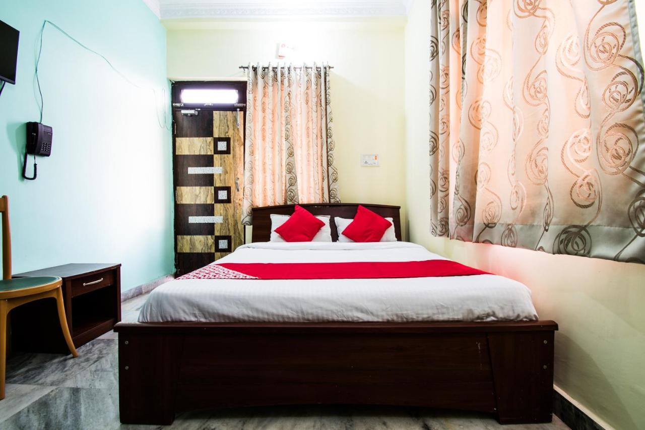 Oyo 24087 Viraj Hotel Danapur Buitenkant foto