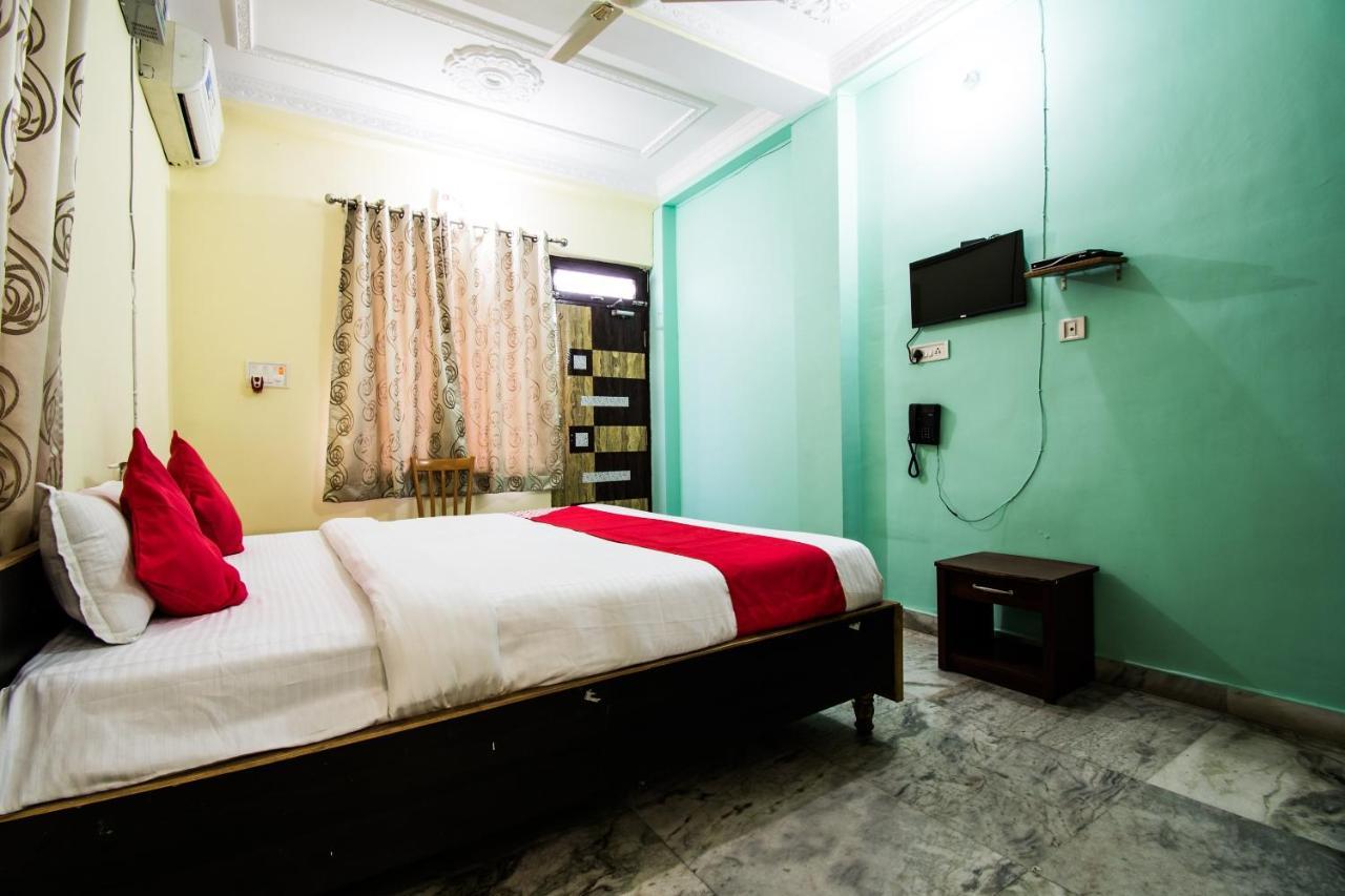 Oyo 24087 Viraj Hotel Danapur Buitenkant foto