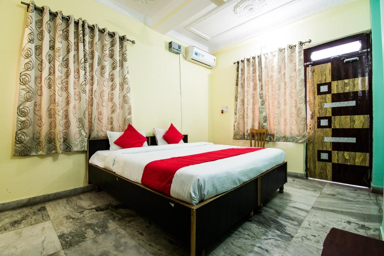 Oyo 24087 Viraj Hotel Danapur Buitenkant foto