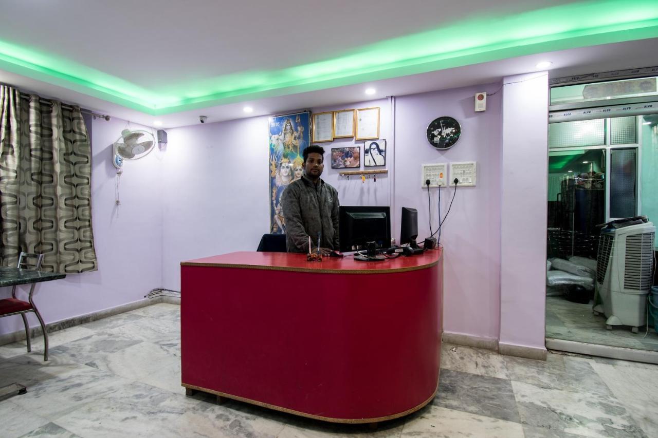 Oyo 24087 Viraj Hotel Danapur Buitenkant foto